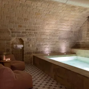 Le Petit Beaumarchais & Hotel Parijs
